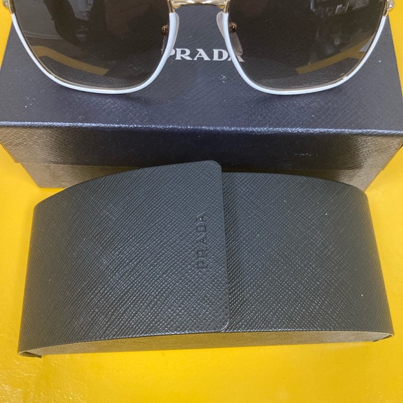 Prada white and pink big frames - Picture 4 of 9